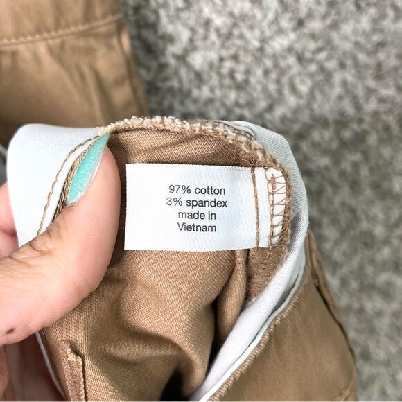 Lane Bryant Shorts Women’s 26 Tan Khaki Mid-Rise Chino NWT - Picture 7 of 8
